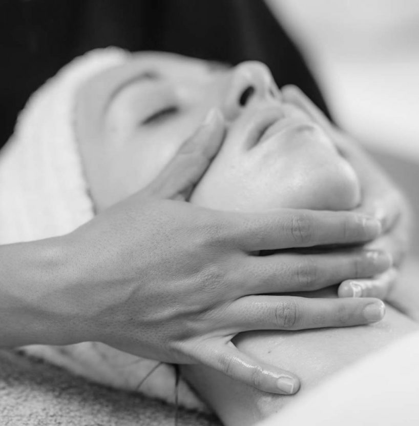 Ultimate Facial treatment BLACK AND WHITE Ultimate Facial treatment BLACK AND WHITE